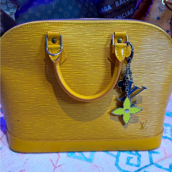 Louis Vuitton Epi Alma PM Handbag - VINTAGE - Picture 10 of 16